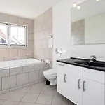 8 Person On A In Appartement *