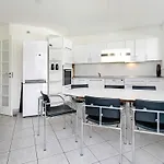 8 Person On A In Appartement *